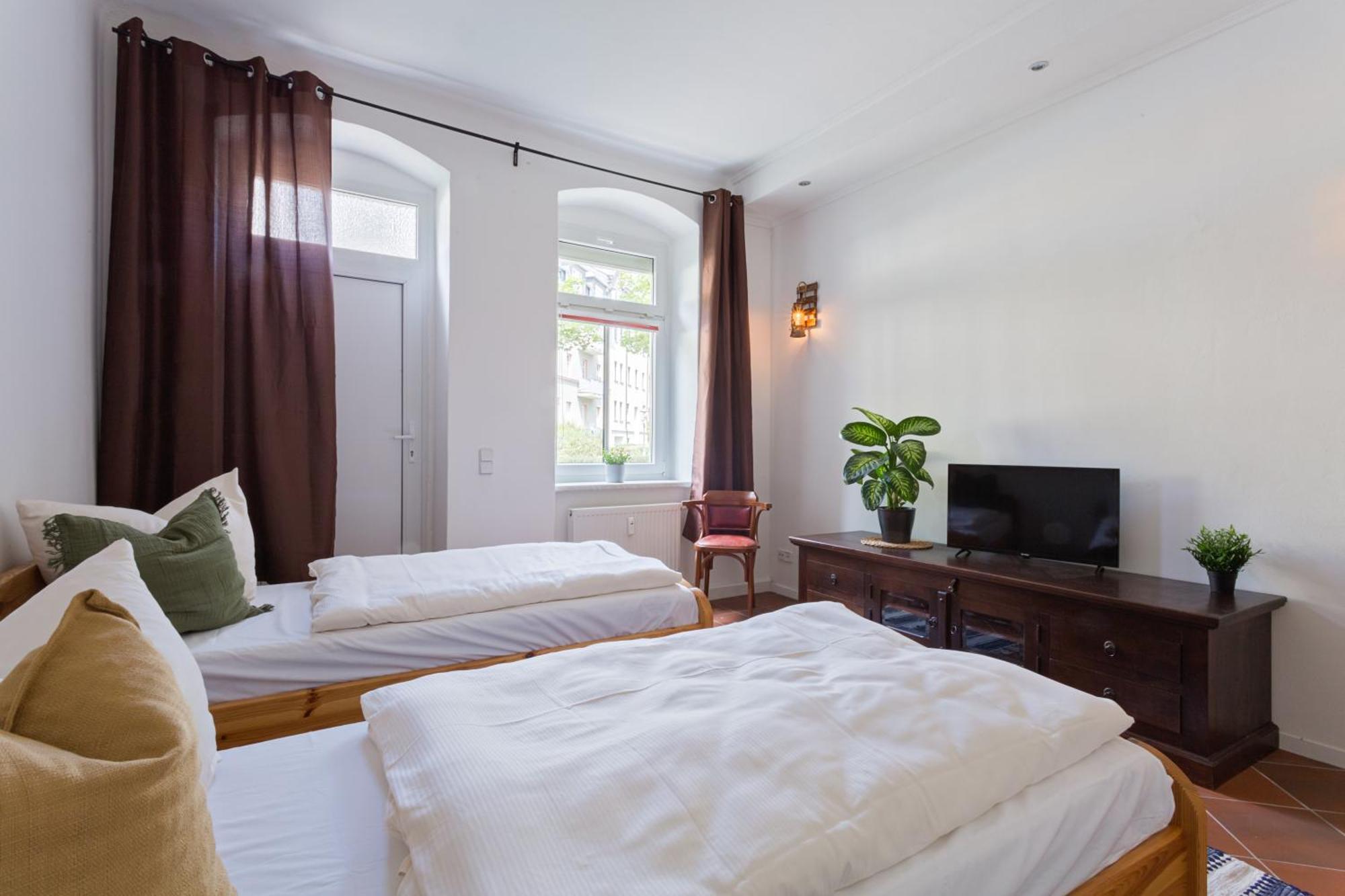 Doppelzimmer III Gaestezimmer In Unterkunft Mit Gemeinschaftsbad Und Gemeinschaftskueche ケムニッツ エクステリア 写真