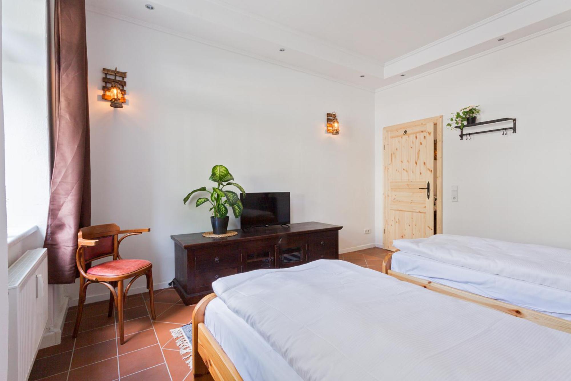 Doppelzimmer III Gaestezimmer In Unterkunft Mit Gemeinschaftsbad Und Gemeinschaftskueche ケムニッツ エクステリア 写真